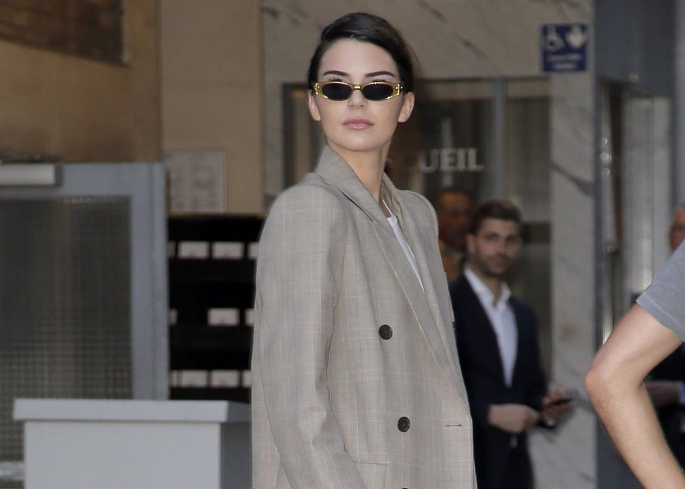 Kendall Jenner reinventa el estilo working girl con un traje de lo más original