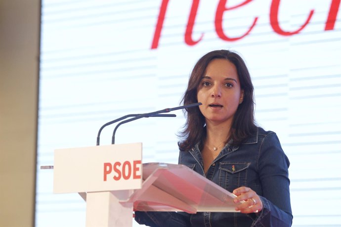  Sara Hernández en un acto con alcaldes y concejales