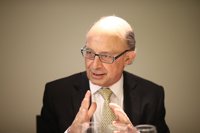 Las comunidades socialistas reiteran el 'no' al déficit propuesto por Montoro y critican la bajada del IRPF