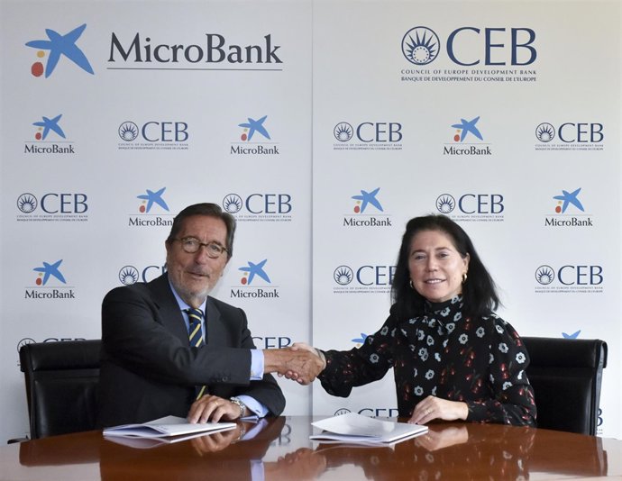 Antoni Vila (MicroBank) y Rosa María Sánchez-Yebra (CEB)