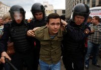 HRW denuncia detenciones arbitrarias y abuso policial en las protestas pacíficas contra la corrupción en Rusia