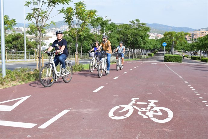 Inauguració d'un tram de carril bici a Viladecans