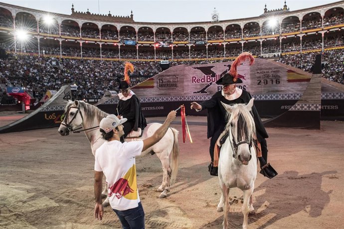 RED BULL-FIGHTERS