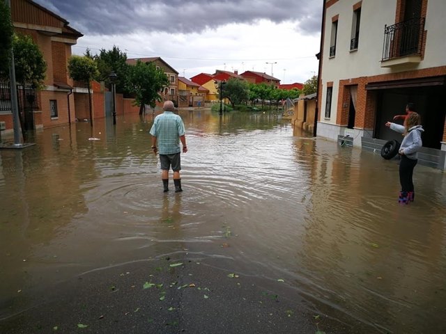 Mojados: Calle inundada de Mojados por la tromba de agua