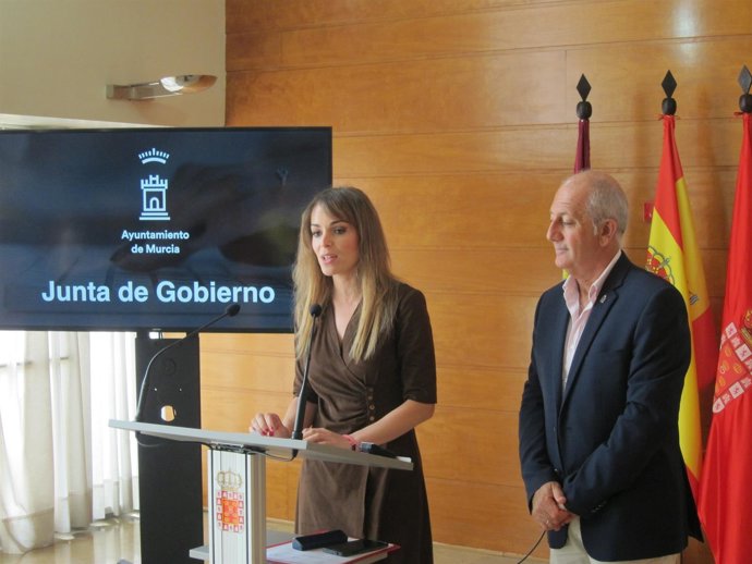 La portavoz del Equipo de Gobierno, Rebeca Pérez, durante la rueda de prensa