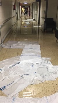 Sindicatos censuran las "inundaciones" causadas por las lluvias en hospitales que evidencian "recortes" en mantenimiento