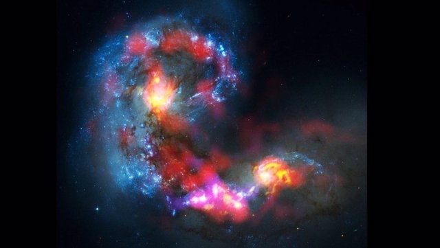 Galaxia  Antennae en una imagen de radio tomada por el observatorio ALMA