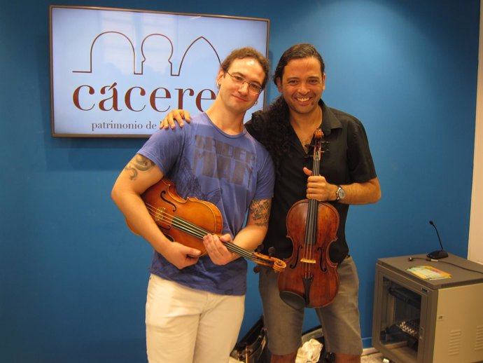 Los violistas Juan Luis Orozco y Yuval Gotlinovich 