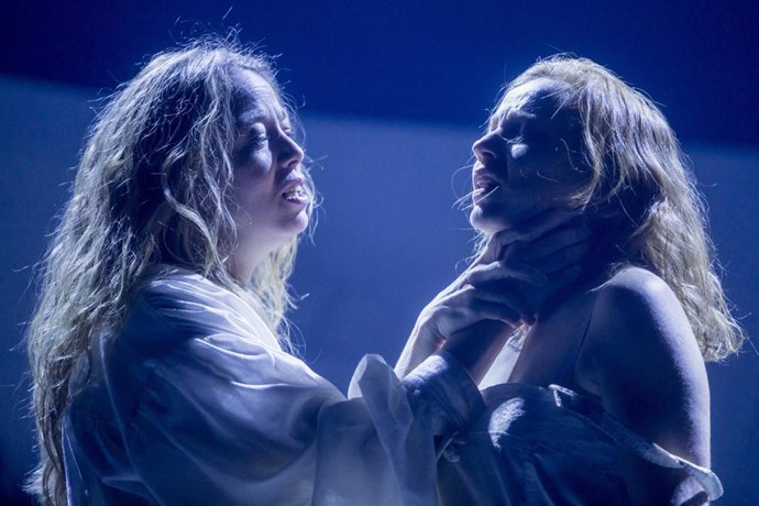 Nt Y Fotos 'Sueño' Castillo De Niebla