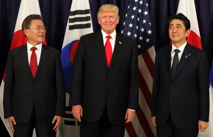 Moon Jae In, Donald Trump y Shinzo Abe