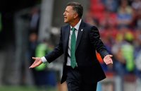 La FIFA suspende seis partidos a Juan Carlos Osorio por insultar a los árbitros tras el México-Portugal