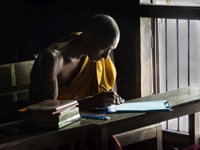 La Biblioteca Ibercaja José Sinués inaugura la exposición fotográfica '¡Léeme una foto!'