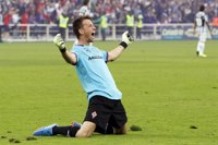 Neto defenderá la portería del Valencia hasta 2021