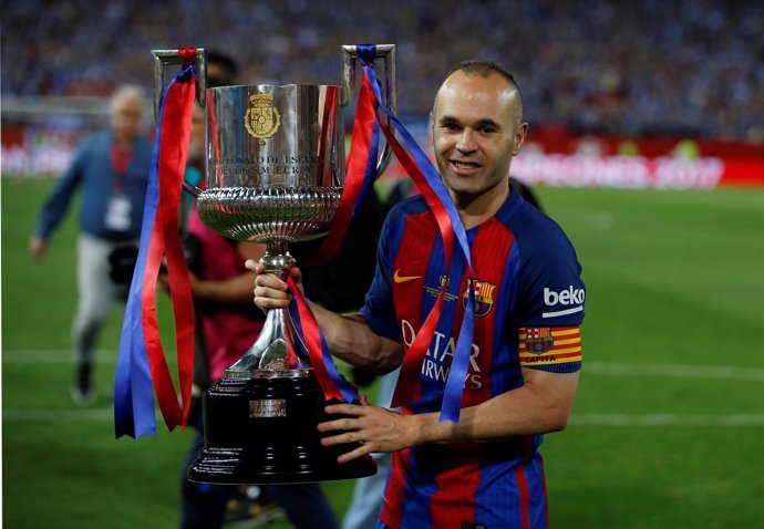  El Capitán Del FC Barcelona Andrés Iniesta