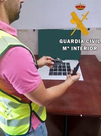 Intervenidas en Almería 23 armas blancas camufladas en tarjetas de créditos