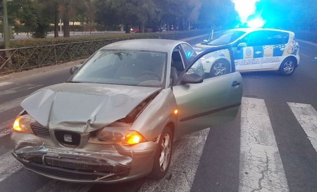 Accidente de tráfico en la Avenida de la Paz de Sevilla