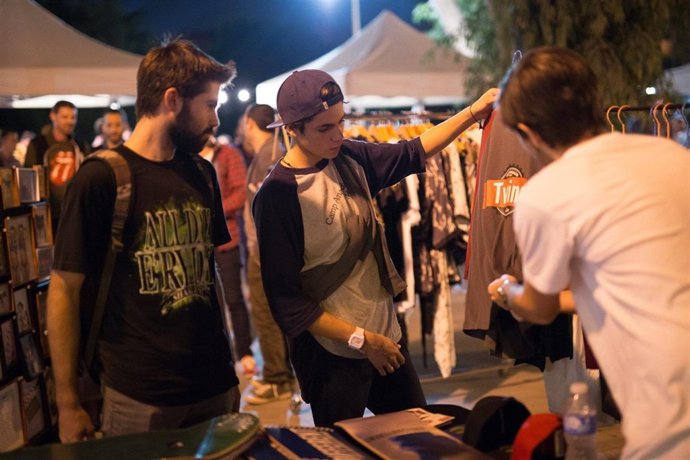 Rastro cultural nocturno térmica málaga cultura estand expositor