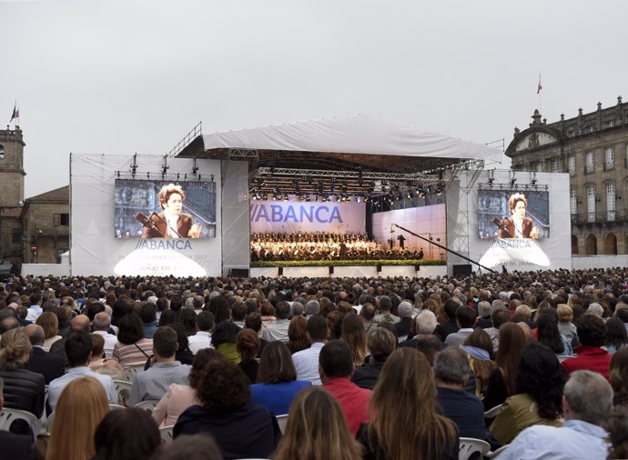 Dudamel en la Praza do Obradoiro de Santiago