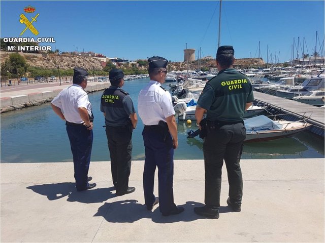 Guardias civiles junto a gendarmes franceses en Alicante