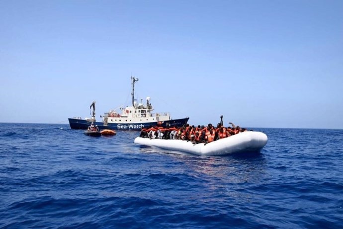Inmigrantes durante un rescate del 'Sea-Watch 2'