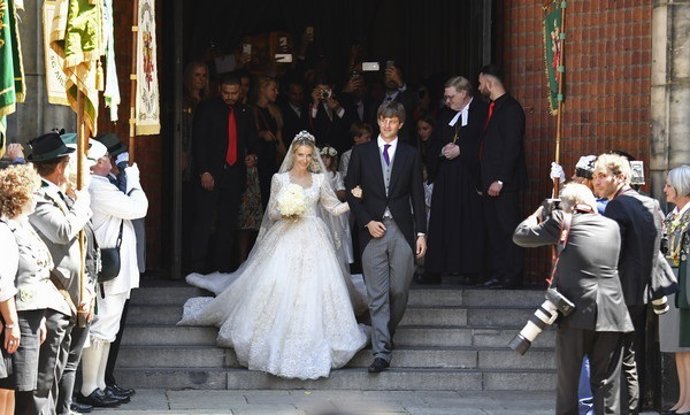 ERNESTO JR. DE HANNOVER Y EKATERINA