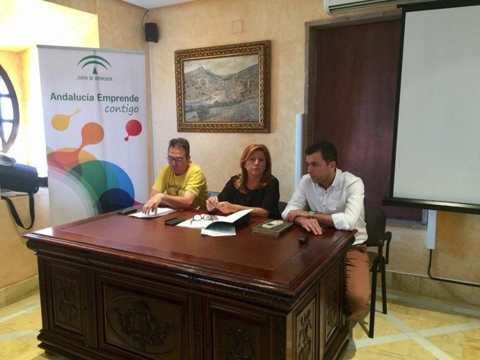 Empresarios y profesionales de la Carolina se forman en redes sociales