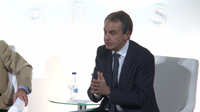 Zapatero pide "una respuesta política" para Cataluña