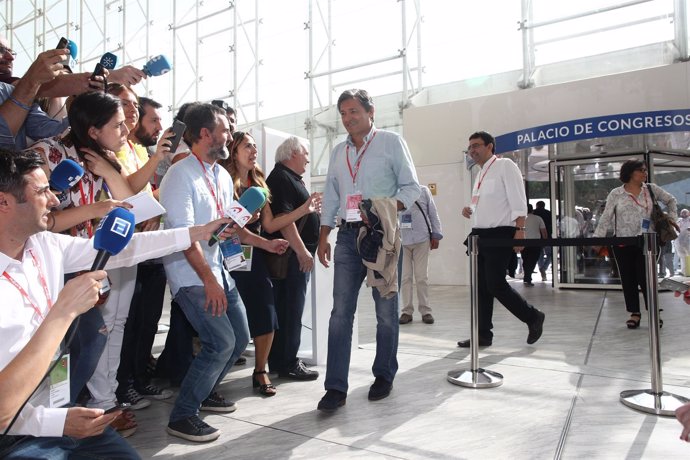 Javier Fernández a su llegada al Congreso del PSOE