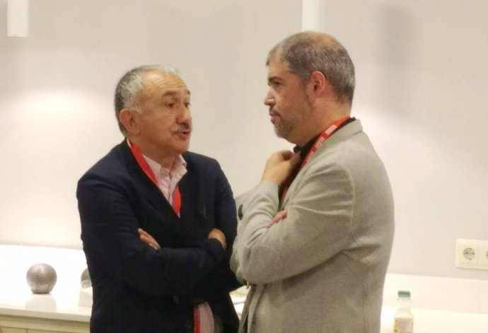 El secretario general de UGT, Pepe Álvarez, y el de CC.OO., Unai Sordo