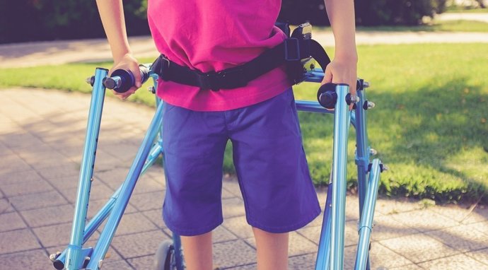 Niño, parálisis, discapacitado, muleta, andador