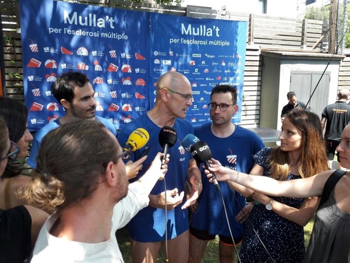 L'conseller Raül Romeva atén als mitjans