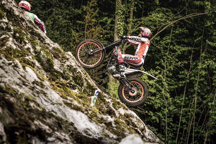 Toni Bou gana en Gran Bretaña y afianza su liderato