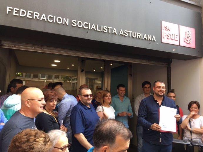 Adrián Barbón formaliza su precandidatura en la FSA-PSOE