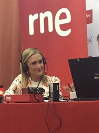 Cifuentes cree que el "pulso" de la Generalitat al Estado ha llegado al "esperpento máximo" con la ley de desconexión