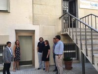 Reyes visita el centro de la Fundación Proyecto Hombre reformado con la colaboración de la Diputación