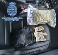 Dos detenidos por transportar marihuana en un vehículo VTC