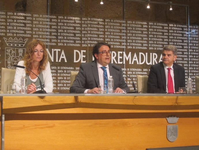 El consejero de Sanidad y Políticas Sociales en rueda de prensa