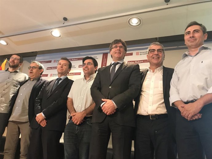 A.B.Bolado, J.Segarra, G.Pisarello, C.Puigdemont, P.Alonso y O.Illa