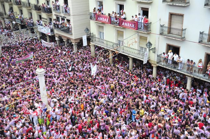 Turolenses en las Fiestas de la Vaquilla de Teruel, en la Plaza del Torico