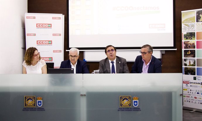 Jiménez Barrios junto a representantes de CCOO en los cursos de la UPO