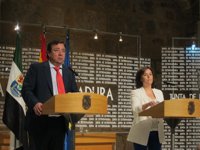 Santamaría: "Si algún día alguien es capaz de firmar la ley del referéndum, tendrá más motivos de tacha que artículos"