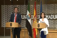 Sáenz de Santamaría mantiene que las obras del tren rápido extremeño terminarán en 2019 y la electrificación en 2020