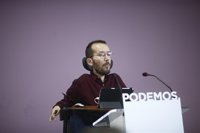 Podemos defiende que Colau facilite el 1-O: poner "cajitas encima de mesas" es "legítimo"