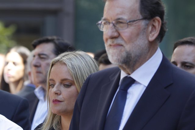 Rajoy y Mari Mar Blanco en un homenaje a Miguel Ángel Blanco en la sede del PP