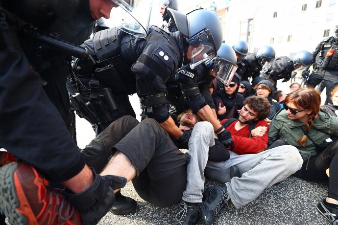 Enfrentamientos de la Policia alemana con los manifestantes del G-20