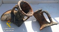 Sorprenden a tres buceadores con restos de dos ánforas cerca del Puerto de Benicarló