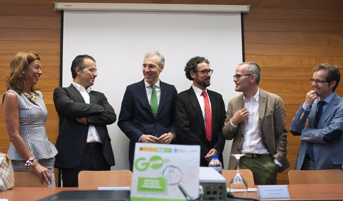 El conselleiro de Economía, Francisco Conde, con corbata verde