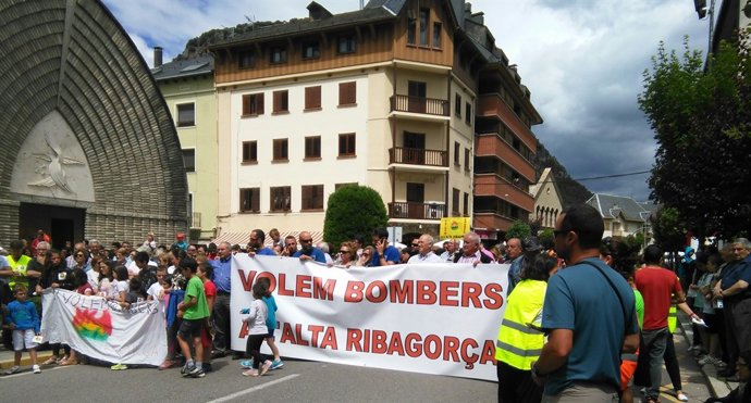 Protesta de veïns de l'Alta Ribagorça per falta de mitjans de bombers