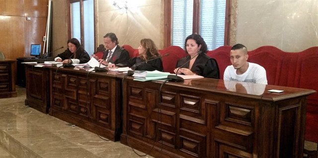 El jurado popular considera culpable al acusado de matar a su pareja en ...