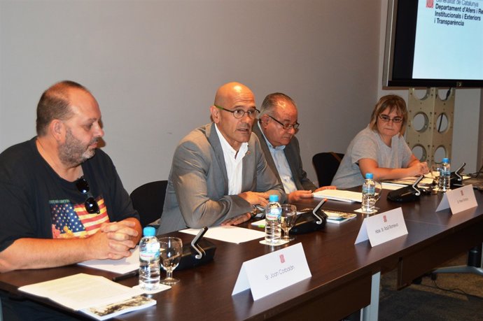 Presentació de 'La veu dels morts silenciats' amb l'conseller Romeva